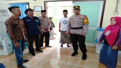 Kapolres Situbondo Pantau Proses Rekapitulasi Pemilu 2024 di Kecamatan Besuki bersama Kapolsek dan Tim Pleno
