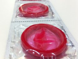 Kemenkes Ajak Bapak-Bapak Ikut KB, Kondom Jadi Pilihan Terbaik Ini Alasannya!