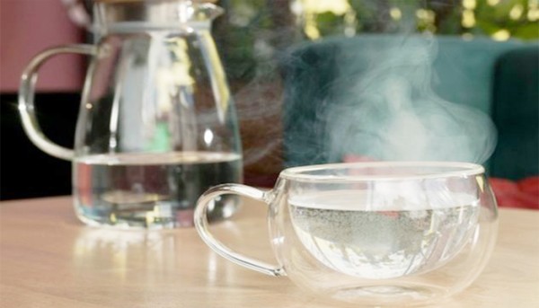 Manfaat Minum Air Hangat