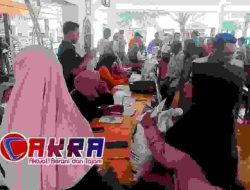 Dinsos Jember Bagikan Beras Cadangan di Desa Ajung, Jember