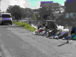 Warga Curah Jeru Keluhkan Sampah Menumpuk dan Bau Tak Sedap
