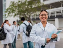 Memilih Kampus Farmasi? Simak 6 Hal yang Harus Kamu Pertimbangkan