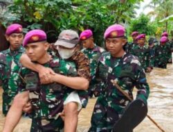Siaga Banjir”,Prajurit Yonif 9 Marinir Bantu Evakuasi Warga Yang Terdampak Banjir Di Pesawaran lampung