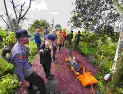 Penuh Perjuangan Polisi Bersama Tim SAR Berhasil Evakuasi Jenazah Pendaki di Gunung Saeng Bondowoso