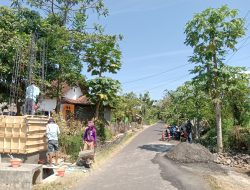 Pembangunan Gapura Desa Seliwung Diduga Asal-asalan, LBH Cakra Temukan Sejumlah Kejanggalan