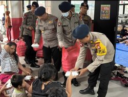 Brimob Gelar Dapur Lapangan di Kampung Melayu, Bantu Warga Terdampak Banjir