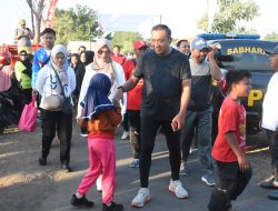 Semarak HUT RI ke-80 :Jalan Sehat dan Senam Massal di Situbondo Libatkan Ribuan Ribu Warga