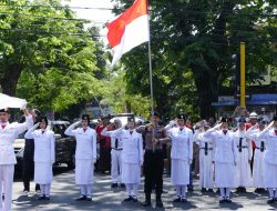Satlantas Polres Pasuruan Gelar Upacara Detik-Detik Proklamasi di Perempatan Gudang Garam Bangil