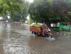 Pengendara Resah, Jalan Seroja Situbondo Langganan Banjir Akibat Drainase Meluber