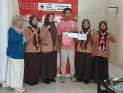 SMAN 5 Jember Serahkan Donasi Rp 1,7 Juta ke PMI Jember