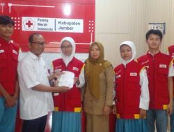 Keluarga Besar SMKN 5 Jember Salurkan Bantuan untuk Korban Bencana Sumatera Melalui PMI Jember