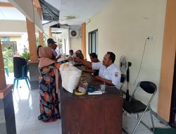 Bantu Kebutuhan Dasar, Warga Bintoro Sambut Antusias Bantuan Beras dan Minyak Goreng