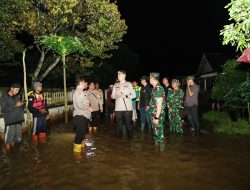Luapan Sungai Bedadung Rendam Sejumlah Wilayah, Kapolres Jember Bersama Dandim 0824 Turun Langsung Cek Lokasi