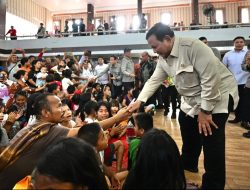 Kapolri Dampingi Presiden Cek Lokasi Pengungsian Korban Banjir di Tapanuli Tengah