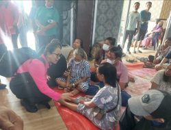 Ketum Bhayangkari Beri Bantuan hingga Hibur Anak-anak Korban Bencana di Tapanuli Tengah