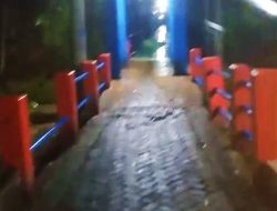 Jembatan Gantung di Jubung, Jember, Roboh Akibat Banjir Sungai Bedadung