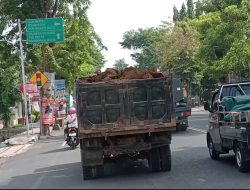 Truk Muatan Material Tanpa Terpal Proyek Sekolah Rakyat Dikeluhkan Warga