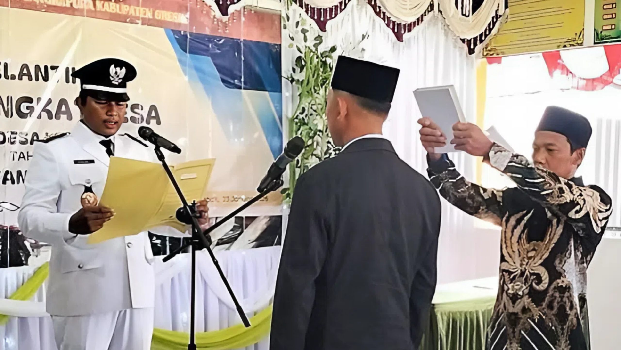 Foto : Prosesi Pelantikan Kepala Dusun Raba Desa Lebak Kecamatan Sangkapura Gresik