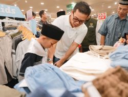Kang DS Bersama BAZNAS Kabupaten Bandung Belikan Baju Lebaran Ratusan Anak Yatim Piatu Di Kabupaten Bandung