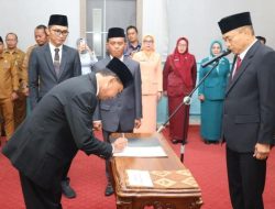 BUPATI BENGKULU TENGAH RESMI MELANTIK AYATUL MUHTADIN, SH SEBAGAI ASISTEN KESRA KABUPATEN BENGKULU TENGAH