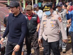 Kapolres dan Bupati Turun Langsung, Kebakaran Hanguskan 17 Los Pasar Sidomukti