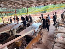 Polri Bongkar Penambangan Ilegal dan Penyelundupan Pasir Timah ke Malaysia, 7 Tersangka Diamankan