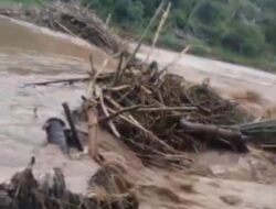 Kondisi Jembatan Limpas Seliwung Memprihatinkan, Warga Situbondo Diimbau  Ekstra Waspada