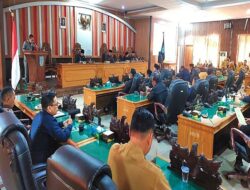 DPRD BENGKULU UTARA SETUJU DENGAN PANDANGAN UMUM TIGA RAPERDA, SELURUH FRAKSI MENYATAKAN DUKUNGAN