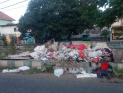 Aroma Tak Sedap “Hiasi” Jalan Melati Situbondo, Warga Keluhkan DLH yang Seakan Tutup Mata