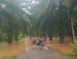 Akses Jalan Terendam Banjir, Siswa di Desa Kota Titik Tak Bisa Sekolah ,Aktivitas Warga Lumpuh