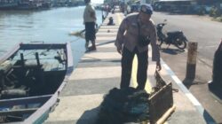 Gunakan Jaring Trawl yang Merusak Ekosistem, Nelayan Lekok Diamankan Satpolairud Polres Pasuruan Kota