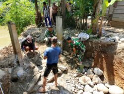 Babinsa Koramil 423-03/Lais Dampingi Percepatan Pembangunan Jembatan Gantung di Desa Pagaruyung