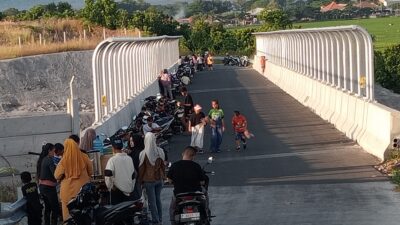 Dilema “Kopi Senja” Overpass Kalianget: Antara Estetika Ruang dan Ancaman Nyawa