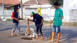 Perbaiki Jalan Gondang Wetan, Distributor Sinar Surya Utama (SSU) Buktikan Kepedulian Nyata Melalui Aksi Swadaya