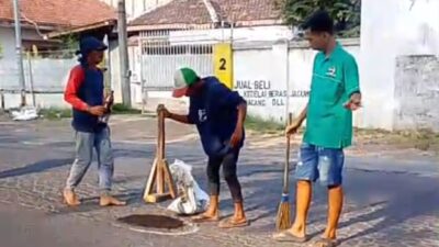Perbaiki Jalan Gondang Wetan, Distributor Sinar Surya Utama (SSU) Buktikan Kepedulian Nyata Melalui Aksi Swadaya