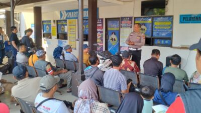 Waspada STNK Palsu, Satlantas Polres Pasuruan Edukasi Cara Aman Beli Kendaraan Bekas di Samsat Bangil