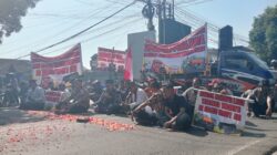 GM-FKPPI dan Warga Segel “Jalur Maut” Mati Nurani Pemkot Pasuruan, hanya 3D!