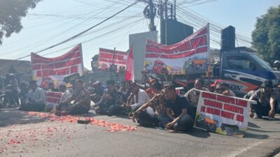 GM-FKPPI dan Warga Segel “Jalur Maut” Mati Nurani Pemkot Pasuruan, hanya 3D!