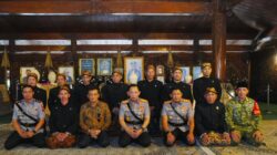 Usai Soekarno dan Gus Dur, Kapolri Ziarah-Tabur Bunga ke Makam Soeharto 