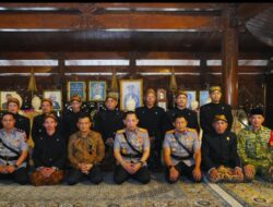 Usai Soekarno dan Gus Dur, Kapolri Ziarah-Tabur Bunga ke Makam Soeharto 