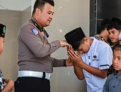 Sambut HUT Bhayangkara ke-80, Satlantas Polres Jember Bagikan Sembako dan Edukasi Lalin ke Anak Yatim