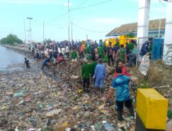 FORKOPIMCAM SANGKAPURA GELAR JUMAT BERSIH DI PELABUHAN BAWEAN, GANDENG LINTAS INSTANSI
