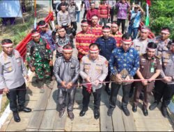 Dukung Pemerataan Pembangunan, Polres Bengkulu Utara Kawal Peresmian Jembatan Merah Putih di Desa Lembah Duri