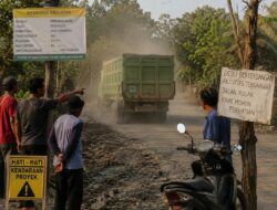 Terdampak Debu dan Potensi Kerusakan Jalan, Proyek Perbaikan di Desa Racek Dikeluhkan Warga