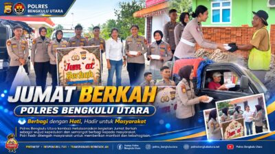 AKSI HUMANIS, POLWAN DAN SAT SAMAPTA POLRES BENGKULU UTARA GELAR “JUM’AT BERKAH” BAGIKAN PAKET KE TUKANG BECAK DAN WARGA PENGANTRE BBM