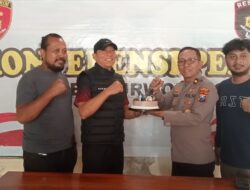Kapolsek Purworejo Berikan Kejutan Ulang Tahun Ke-54 Kepada Panit Reskrim IPDA Hasanuddin