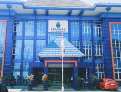 Perumda Tirta Kanjuruhan Gelar Gerakan Pembagian Bendera Merah Putih Semarakkan HUT RI ke-81