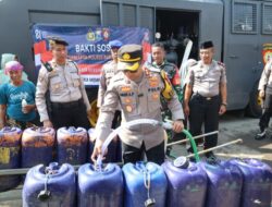 Peringati HUT ke-81 RI, Polres Pasuruan Kota Salurkan Air Bersih untuk Warga Pesisir