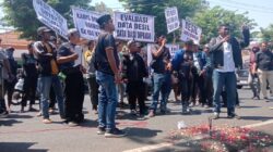 Dinilai Amburadul dan Tak Tepat Sasaran, Aliansi Poros Tengah Gelar Unjuk Rasa Desak Copot Kadinsos