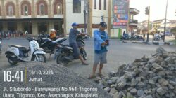 Nyawa Pengguna Jalan Terancam! Taman Kota Asembagus Jadi Gudang Material, Tanpa Rambu